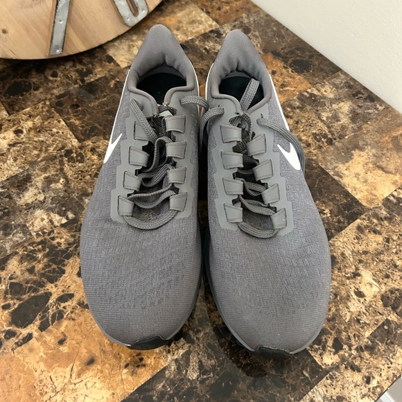 Nike Shoes - Picture 3 of 4